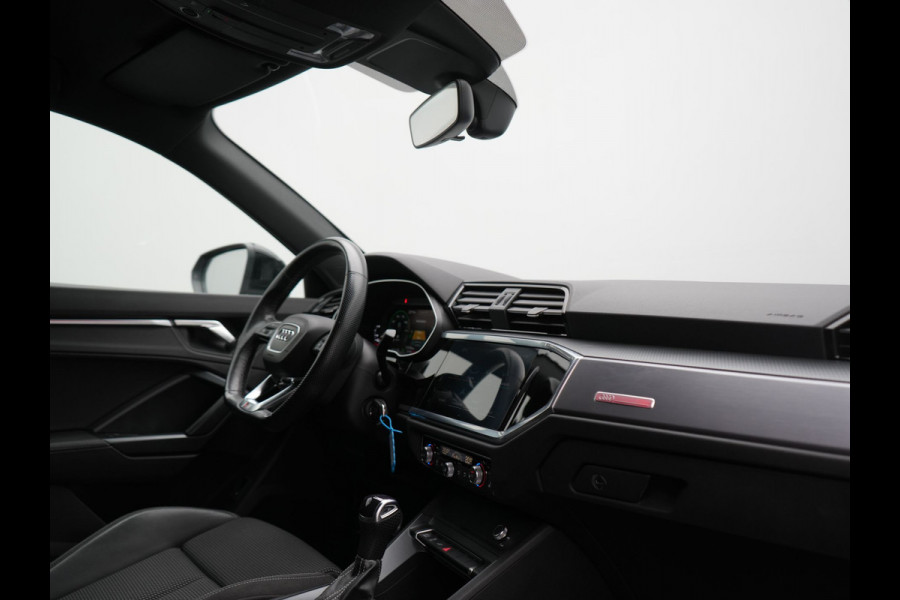 Audi Q3 Sportback 45 TFSI e 2x S Line PHEV 245pk Dealer O.H. | Trekhaak Af Fabriek | Blis | Sportstoelen Verwarmd | Apple Carplay | Sfeerverlichting | Navigatie | DAB | 19"L.M | Virtual | Plug In Hybrid |