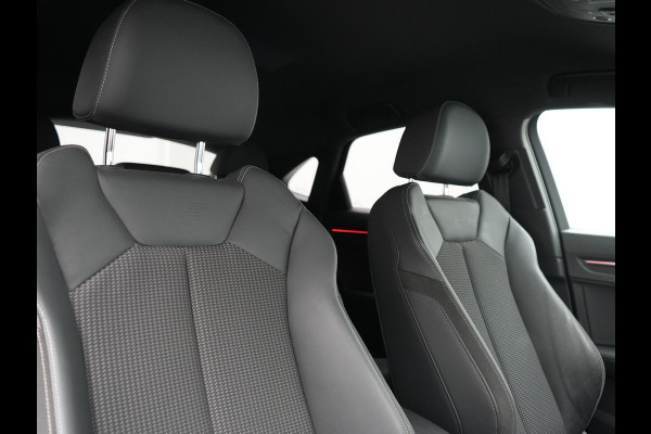 Audi Q3 Sportback 45 TFSI e 2x S Line PHEV 245pk Dealer O.H. | Trekhaak Af Fabriek | Blis | Sportstoelen Verwarmd | Apple Carplay | Sfeerverlichting | Navigatie | DAB | 19"L.M | Virtual | Plug In Hybrid |