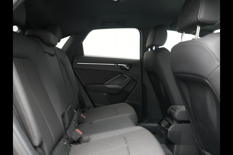 Audi Q3 Sportback 45 TFSI e 2x S Line PHEV 245pk Dealer O.H. | Trekhaak Af Fabriek | Blis | Sportstoelen Verwarmd | Apple Carplay | Sfeerverlichting | Navigatie | DAB | 19"L.M | Virtual | Plug In Hybrid |
