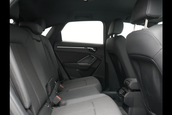 Audi Q3 Sportback 45 TFSI e 2x S Line PHEV 245pk Dealer O.H. | Trekhaak Af Fabriek | Blis | Sportstoelen Verwarmd | Apple Carplay | Sfeerverlichting | Navigatie | DAB | 19"L.M | Virtual | Plug In Hybrid |