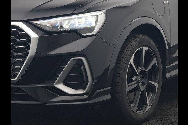 Audi Q3 Sportback 45 TFSI e 2x S Line PHEV 245pk Dealer O.H. | Trekhaak Af Fabriek | Blis | Sportstoelen Verwarmd | Apple Carplay | Sfeerverlichting | Navigatie | DAB | 19"L.M | Virtual | Plug In Hybrid |