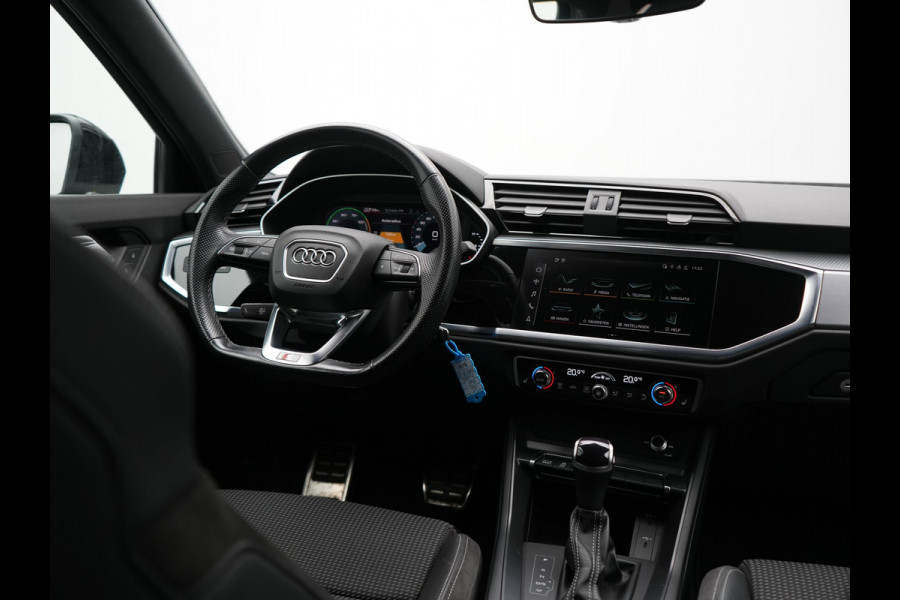 Audi Q3 Sportback 45 TFSI e 2x S Line PHEV 245pk Dealer O.H. | Trekhaak Af Fabriek | Blis | Sportstoelen Verwarmd | Apple Carplay | Sfeerverlichting | Navigatie | DAB | 19"L.M | Virtual | Plug In Hybrid |