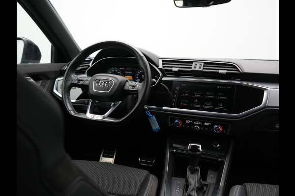 Audi Q3 Sportback 45 TFSI e 2x S Line PHEV 245pk Dealer O.H. | Trekhaak Af Fabriek | Blis | Sportstoelen Verwarmd | Apple Carplay | Sfeerverlichting | Navigatie | DAB | 19"L.M | Virtual | Plug In Hybrid |