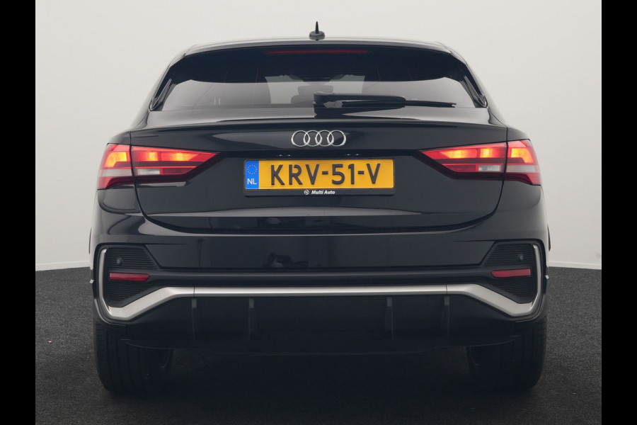 Audi Q3 Sportback 45 TFSI e 2x S Line PHEV 245pk Dealer O.H. | Trekhaak Af Fabriek | Blis | Sportstoelen Verwarmd | Apple Carplay | Sfeerverlichting | Navigatie | DAB | 19"L.M | Virtual | Plug In Hybrid |