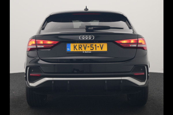 Audi Q3 Sportback 45 TFSI e 2x S Line PHEV 245pk Dealer O.H. | Trekhaak Af Fabriek | Blis | Sportstoelen Verwarmd | Apple Carplay | Sfeerverlichting | Navigatie | DAB | 19"L.M | Virtual | Plug In Hybrid |