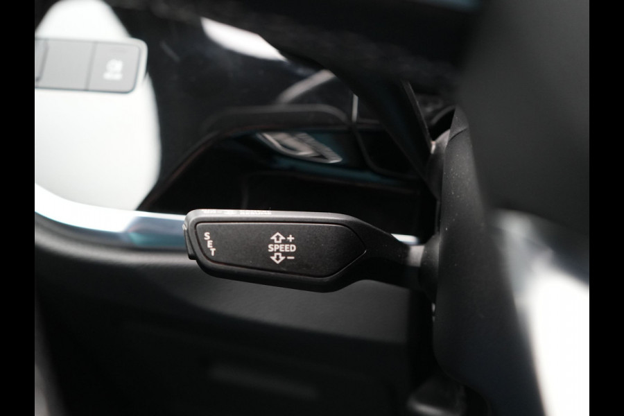Audi Q3 Sportback 45 TFSI e 2x S Line PHEV 245pk Dealer O.H. | Trekhaak Af Fabriek | Blis | Sportstoelen Verwarmd | Apple Carplay | Sfeerverlichting | Navigatie | DAB | 19"L.M | Virtual | Plug In Hybrid |