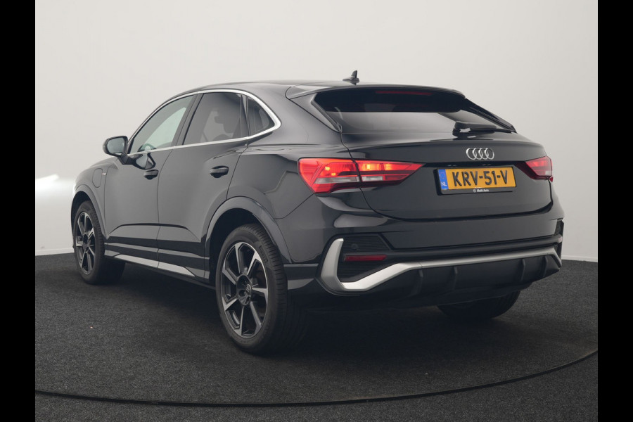 Audi Q3 Sportback 45 TFSI e 2x S Line PHEV 245pk Dealer O.H. | Trekhaak Af Fabriek | Blis | Sportstoelen Verwarmd | Apple Carplay | Sfeerverlichting | Navigatie | DAB | 19"L.M | Virtual | Plug In Hybrid |