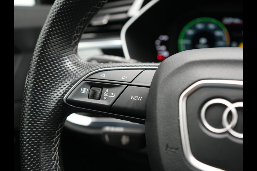 Audi Q3 Sportback 45 TFSI e 2x S Line PHEV 245pk Dealer O.H. | Trekhaak Af Fabriek | Blis | Sportstoelen Verwarmd | Apple Carplay | Sfeerverlichting | Navigatie | DAB | 19"L.M | Virtual | Plug In Hybrid |