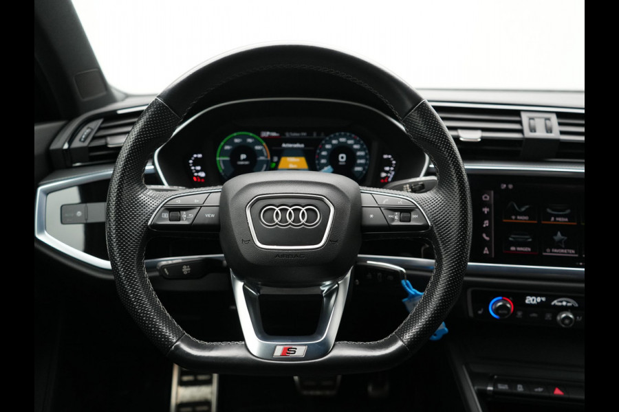 Audi Q3 Sportback 45 TFSI e 2x S Line PHEV 245pk Dealer O.H. | Trekhaak Af Fabriek | Blis | Sportstoelen Verwarmd | Apple Carplay | Sfeerverlichting | Navigatie | DAB | 19"L.M | Virtual | Plug In Hybrid |