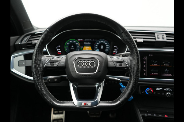Audi Q3 Sportback 45 TFSI e 2x S Line PHEV 245pk Dealer O.H. | Trekhaak Af Fabriek | Blis | Sportstoelen Verwarmd | Apple Carplay | Sfeerverlichting | Navigatie | DAB | 19"L.M | Virtual | Plug In Hybrid |