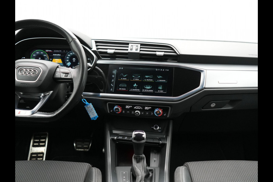 Audi Q3 Sportback 45 TFSI e 2x S Line PHEV 245pk Dealer O.H. | Trekhaak Af Fabriek | Blis | Sportstoelen Verwarmd | Apple Carplay | Sfeerverlichting | Navigatie | DAB | 19"L.M | Virtual | Plug In Hybrid |