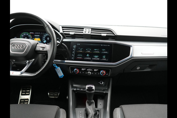 Audi Q3 Sportback 45 TFSI e 2x S Line PHEV 245pk Dealer O.H. | Trekhaak Af Fabriek | Blis | Sportstoelen Verwarmd | Apple Carplay | Sfeerverlichting | Navigatie | DAB | 19"L.M | Virtual | Plug In Hybrid |