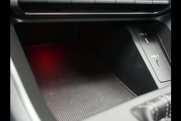 Audi Q3 Sportback 45 TFSI e 2x S Line PHEV 245pk Dealer O.H. | Trekhaak Af Fabriek | Blis | Sportstoelen Verwarmd | Apple Carplay | Sfeerverlichting | Navigatie | DAB | 19"L.M | Virtual | Plug In Hybrid |