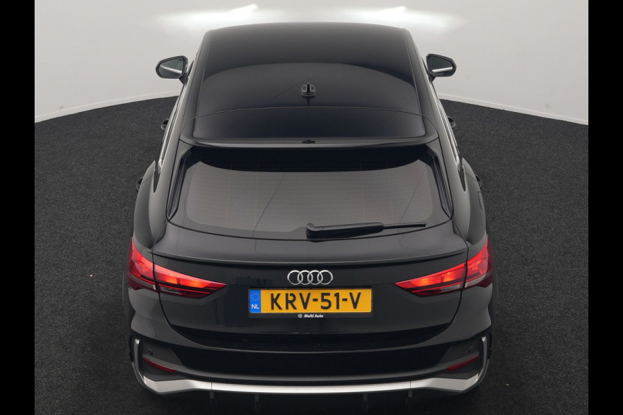 Audi Q3 Sportback 45 TFSI e 2x S Line PHEV 245pk Dealer O.H. | Trekhaak Af Fabriek | Blis | Sportstoelen Verwarmd | Apple Carplay | Sfeerverlichting | Navigatie | DAB | 19"L.M | Virtual | Plug In Hybrid |