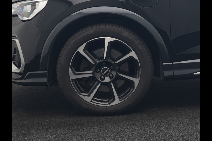 Audi Q3 Sportback 45 TFSI e 2x S Line PHEV 245pk Dealer O.H. | Trekhaak Af Fabriek | Blis | Sportstoelen Verwarmd | Apple Carplay | Sfeerverlichting | Navigatie | DAB | 19"L.M | Virtual | Plug In Hybrid |