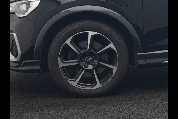 Audi Q3 Sportback 45 TFSI e 2x S Line PHEV 245pk Dealer O.H. | Trekhaak Af Fabriek | Blis | Sportstoelen Verwarmd | Apple Carplay | Sfeerverlichting | Navigatie | DAB | 19"L.M | Virtual | Plug In Hybrid |