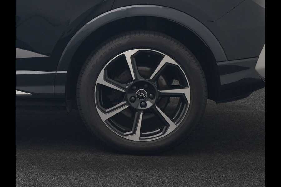 Audi Q3 Sportback 45 TFSI e 2x S Line PHEV 245pk Dealer O.H. | Trekhaak Af Fabriek | Blis | Sportstoelen Verwarmd | Apple Carplay | Sfeerverlichting | Navigatie | DAB | 19"L.M | Virtual | Plug In Hybrid |