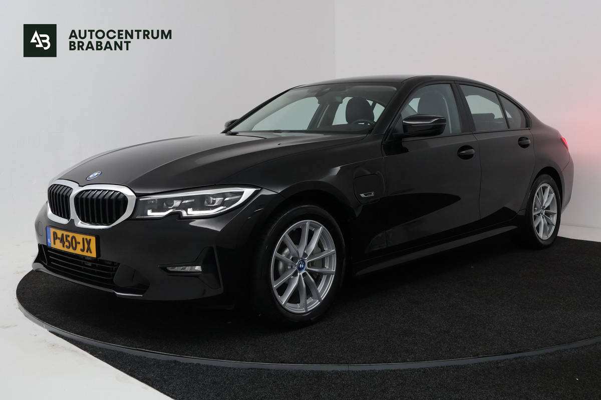 BMW 3-serie 330e Business Edition Plus (TREKHAAK, STOELVERWARMING, NAVIGATIE, PARKEERSENSOREN)