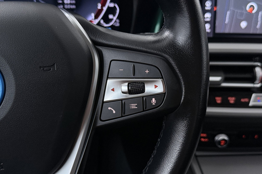 BMW 3-serie 330e Business Edition Plus (TREKHAAK, STOELVERWARMING, NAVIGATIE, PARKEERSENSOREN)