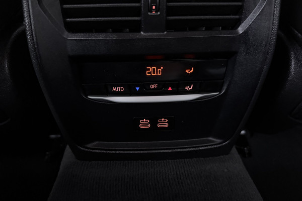 BMW 3-serie 330e Business Edition Plus (TREKHAAK, STOELVERWARMING, NAVIGATIE, PARKEERSENSOREN)