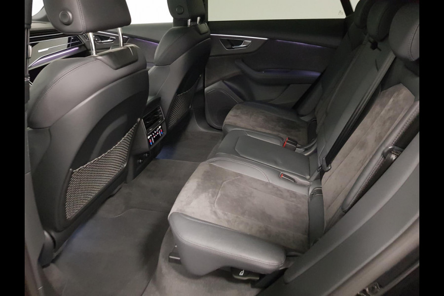 Audi Q8 4.0 TFSI RS Q8 Quattro 600pk! Panorama dak Navigatie Electrische achterklep Led Camera Climate Control Parkeer sensoren voor en achter Lichtmetalen Velgen