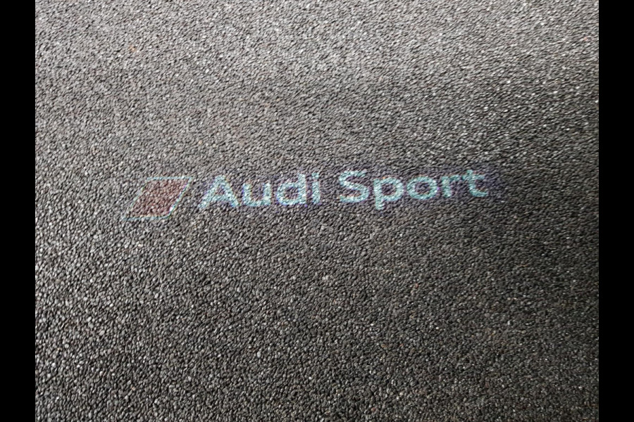 Audi Q8 4.0 TFSI RS Q8 Quattro 600pk! Panorama dak Navigatie Electrische achterklep Led Camera Climate Control Parkeer sensoren voor en achter Lichtmetalen Velgen