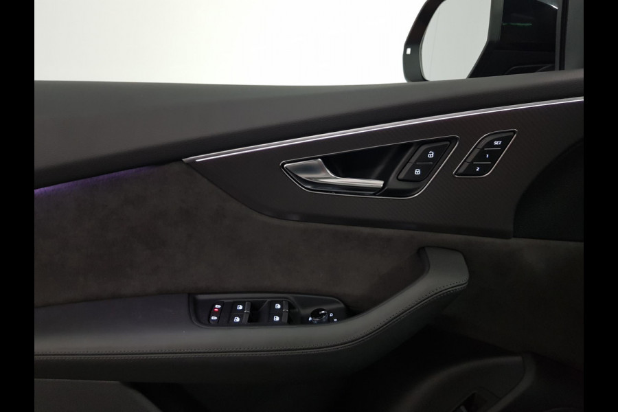 Audi Q8 4.0 TFSI RS Q8 Quattro 600pk! Panorama dak Navigatie Electrische achterklep Led Camera Climate Control Parkeer sensoren voor en achter Lichtmetalen Velgen