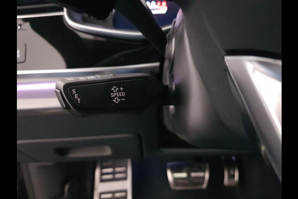 Audi Q8 4.0 TFSI RS Q8 Quattro 600pk! Panorama dak Navigatie Electrische achterklep Led Camera Climate Control Parkeer sensoren voor en achter Lichtmetalen Velgen