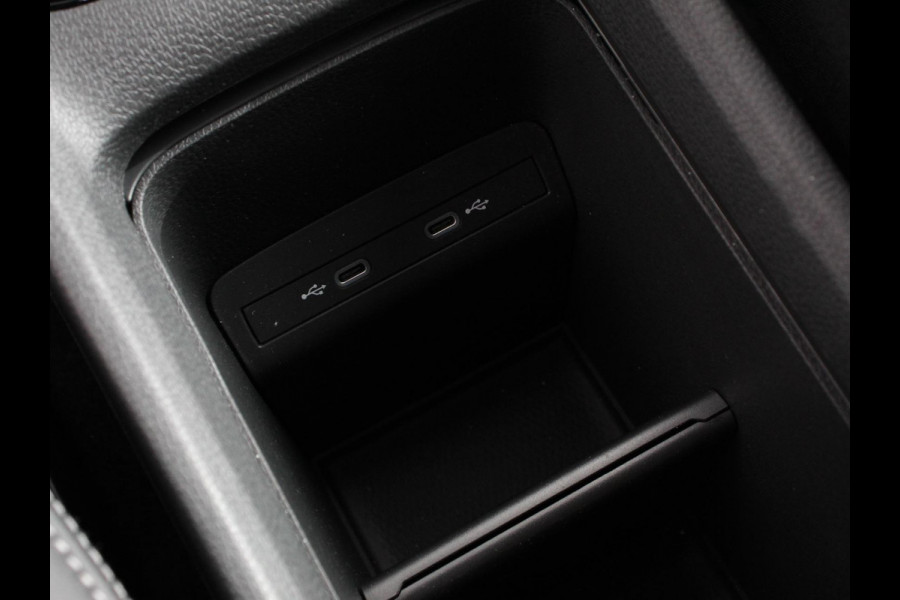 Volkswagen ID.3 Pro Edition 204pk Warmtepomp 18"Lichtmetalen Velgen Navigatie Camera Adaptive Cruise Control Climate Control