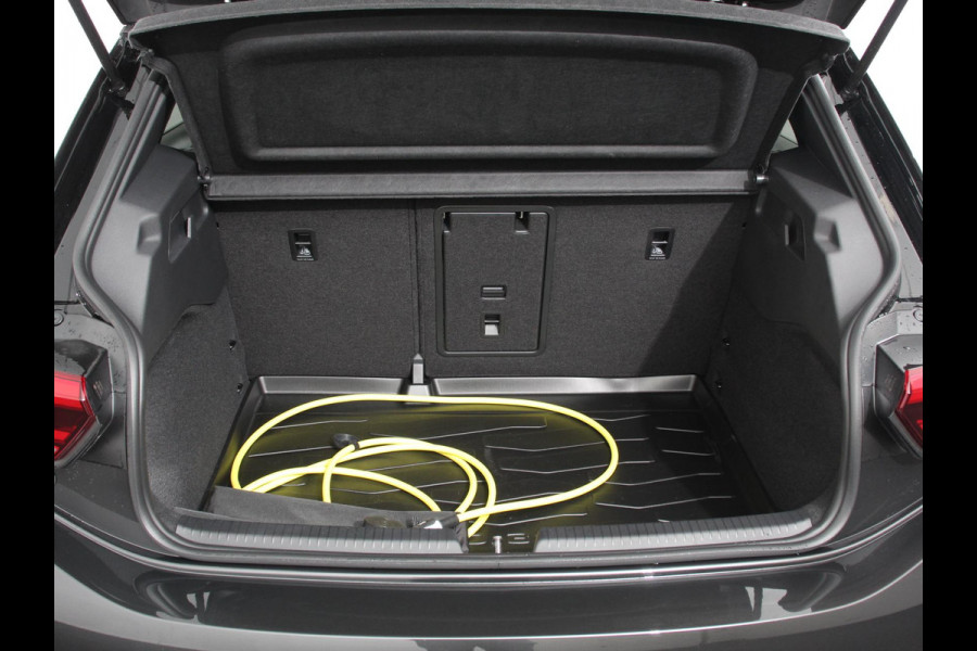 Volkswagen ID.3 Pro Edition 204pk Warmtepomp 18"Lichtmetalen Velgen Navigatie Camera Adaptive Cruise Control Climate Control