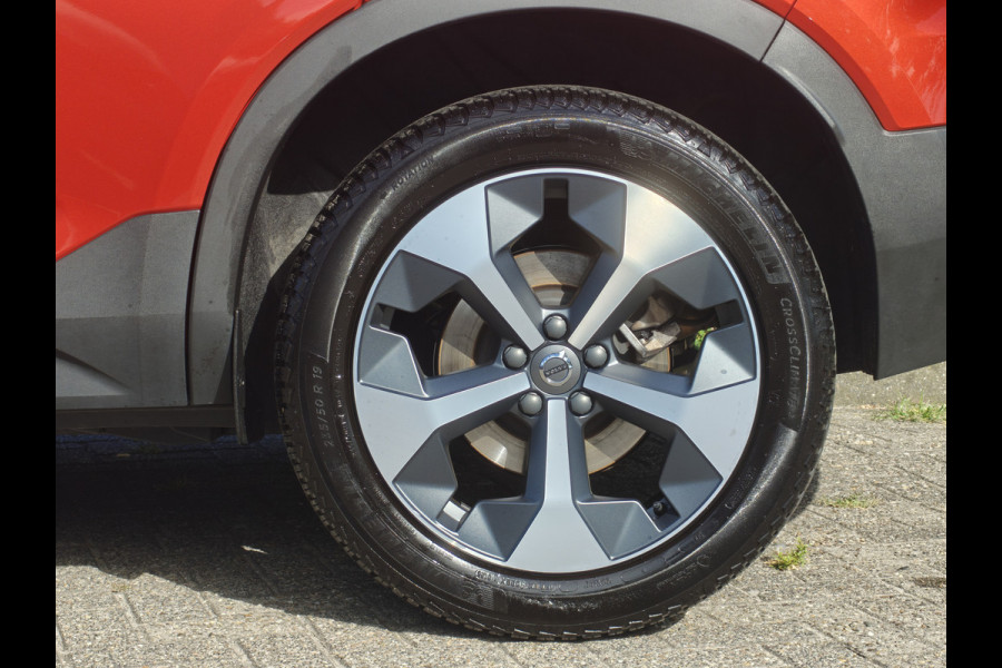 Volvo XC40 B4 211PK Plus Dark | BLIS | Trekhaak | H&K | Verwarm. Stoelen+Stuur | ACC | PDC V+A | Camera Achter |