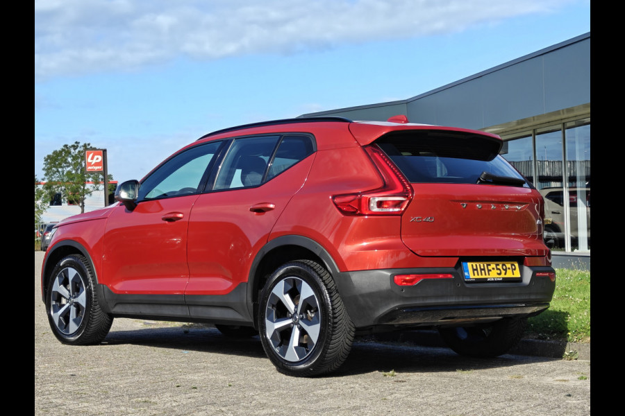 Volvo XC40 B4 211PK Plus Dark | BLIS | Trekhaak | H&K | Verwarm. Stoelen+Stuur | ACC | PDC V+A | Camera Achter |