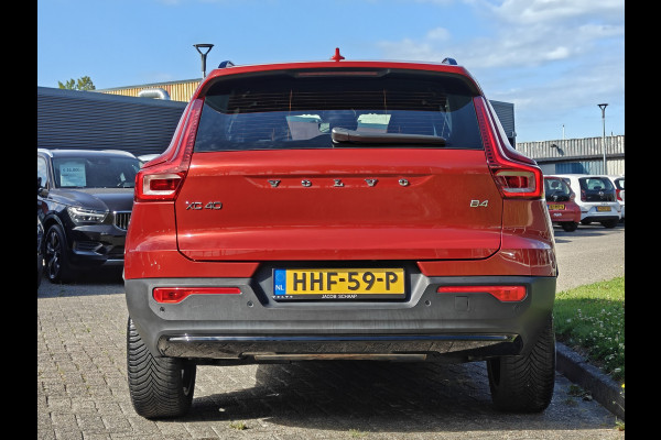 Volvo XC40 B4 211PK Plus Dark | BLIS | Trekhaak | H&K | Verwarm. Stoelen+Stuur | ACC | PDC V+A | Camera Achter |