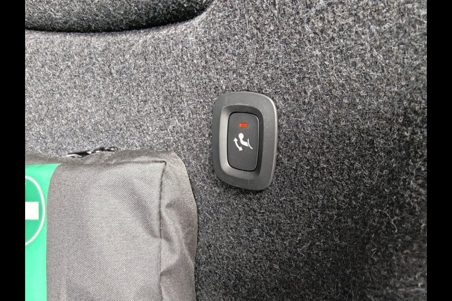 Volvo XC40 B4 211PK Plus Dark | BLIS | Trekhaak | H&K | Verwarm. Stoelen+Stuur | ACC | PDC V+A | Camera Achter |