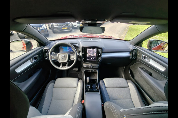 Volvo XC40 B4 211PK Plus Dark | BLIS | Trekhaak | H&K | Verwarm. Stoelen+Stuur | ACC | PDC V+A | Camera Achter |