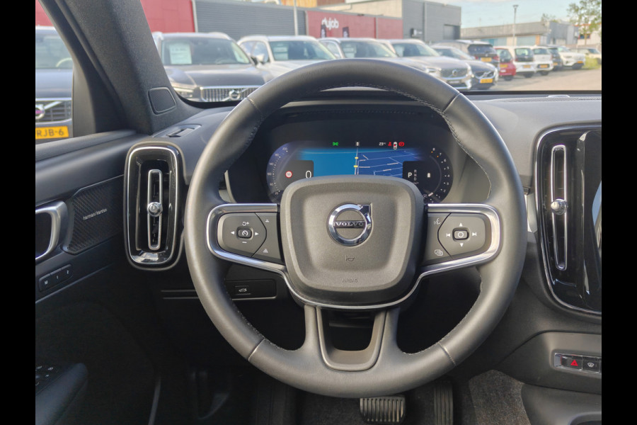 Volvo XC40 B4 211PK Plus Dark | BLIS | Trekhaak | H&K | Verwarm. Stoelen+Stuur | ACC | PDC V+A | Camera Achter |