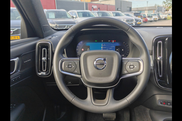 Volvo XC40 B4 211PK Plus Dark | BLIS | Trekhaak | H&K | Verwarm. Stoelen+Stuur | ACC | PDC V+A | Camera Achter |