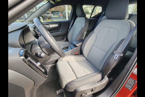Volvo XC40 B4 211PK Plus Dark | BLIS | Trekhaak | H&K | Verwarm. Stoelen+Stuur | ACC | PDC V+A | Camera Achter |