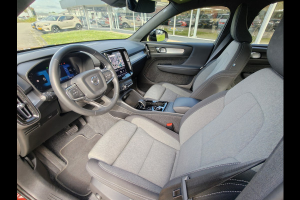Volvo XC40 B4 211PK Plus Dark | BLIS | Trekhaak | H&K | Verwarm. Stoelen+Stuur | ACC | PDC V+A | Camera Achter |