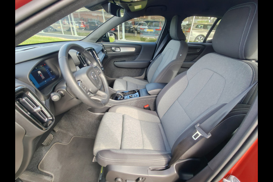 Volvo XC40 B4 211PK Plus Dark | BLIS | Trekhaak | H&K | Verwarm. Stoelen+Stuur | ACC | PDC V+A | Camera Achter |