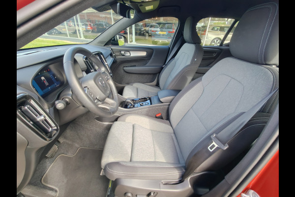 Volvo XC40 B4 211PK Plus Dark | BLIS | Trekhaak | H&K | Verwarm. Stoelen+Stuur | ACC | PDC V+A | Camera Achter |