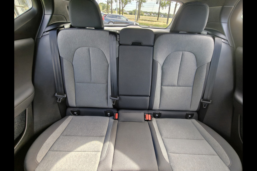 Volvo XC40 B4 211PK Plus Dark | BLIS | Trekhaak | H&K | Verwarm. Stoelen+Stuur | ACC | PDC V+A | Camera Achter |