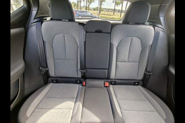 Volvo XC40 B4 211PK Plus Dark | BLIS | Trekhaak | H&K | Verwarm. Stoelen+Stuur | ACC | PDC V+A | Camera Achter |