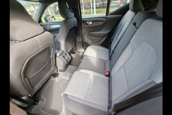 Volvo XC40 B4 211PK Plus Dark | BLIS | Trekhaak | H&K | Verwarm. Stoelen+Stuur | ACC | PDC V+A | Camera Achter |