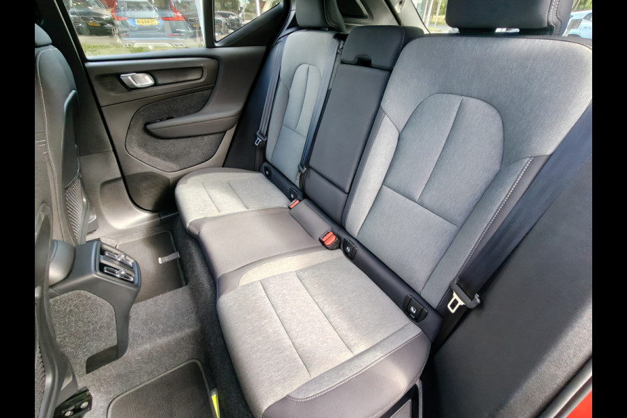 Volvo XC40 B4 211PK Plus Dark | BLIS | Trekhaak | H&K | Verwarm. Stoelen+Stuur | ACC | PDC V+A | Camera Achter |