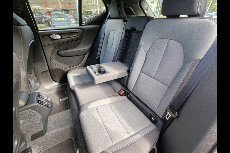 Volvo XC40 B4 211PK Plus Dark | BLIS | Trekhaak | H&K | Verwarm. Stoelen+Stuur | ACC | PDC V+A | Camera Achter |