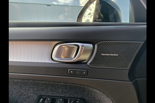 Volvo XC40 B4 211PK Plus Dark | BLIS | Trekhaak | H&K | Verwarm. Stoelen+Stuur | ACC | PDC V+A | Camera Achter |