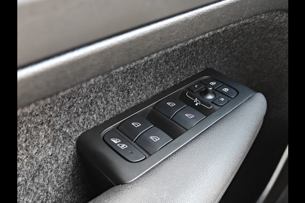 Volvo XC40 B4 211PK Plus Dark | BLIS | Trekhaak | H&K | Verwarm. Stoelen+Stuur | ACC | PDC V+A | Camera Achter |