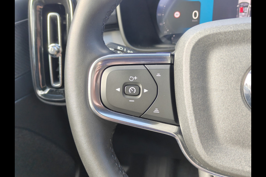 Volvo XC40 B4 211PK Plus Dark | BLIS | Trekhaak | H&K | Verwarm. Stoelen+Stuur | ACC | PDC V+A | Camera Achter |