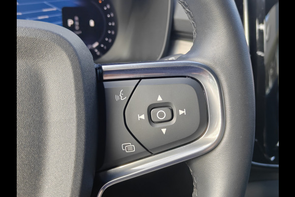 Volvo XC40 B4 211PK Plus Dark | BLIS | Trekhaak | H&K | Verwarm. Stoelen+Stuur | ACC | PDC V+A | Camera Achter |